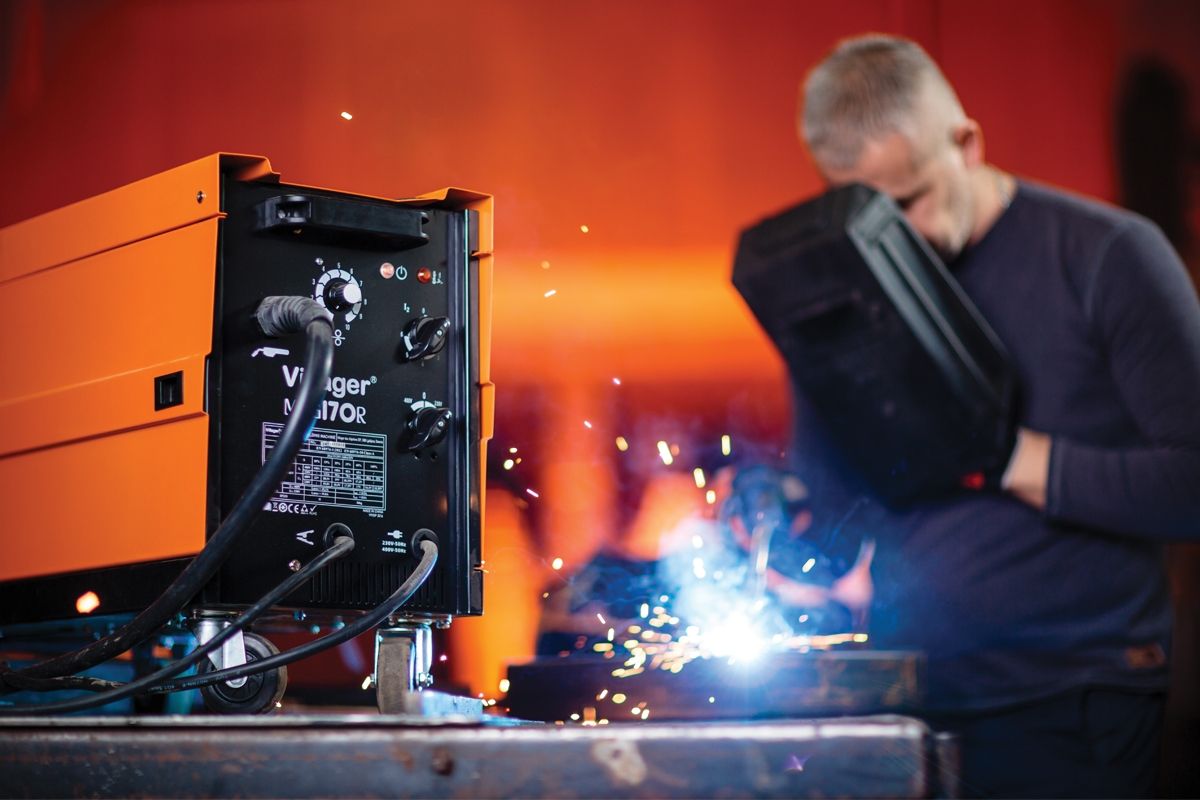 6864727de98047d4e3bb13f7