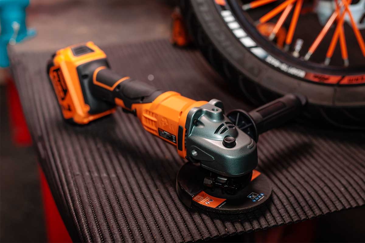 6864737ee98047d4e3bc0392